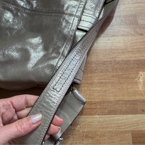 Coach Soho Flap Buckle Shoulder Bag metallic champagne, vintage - Picture 10 of 15